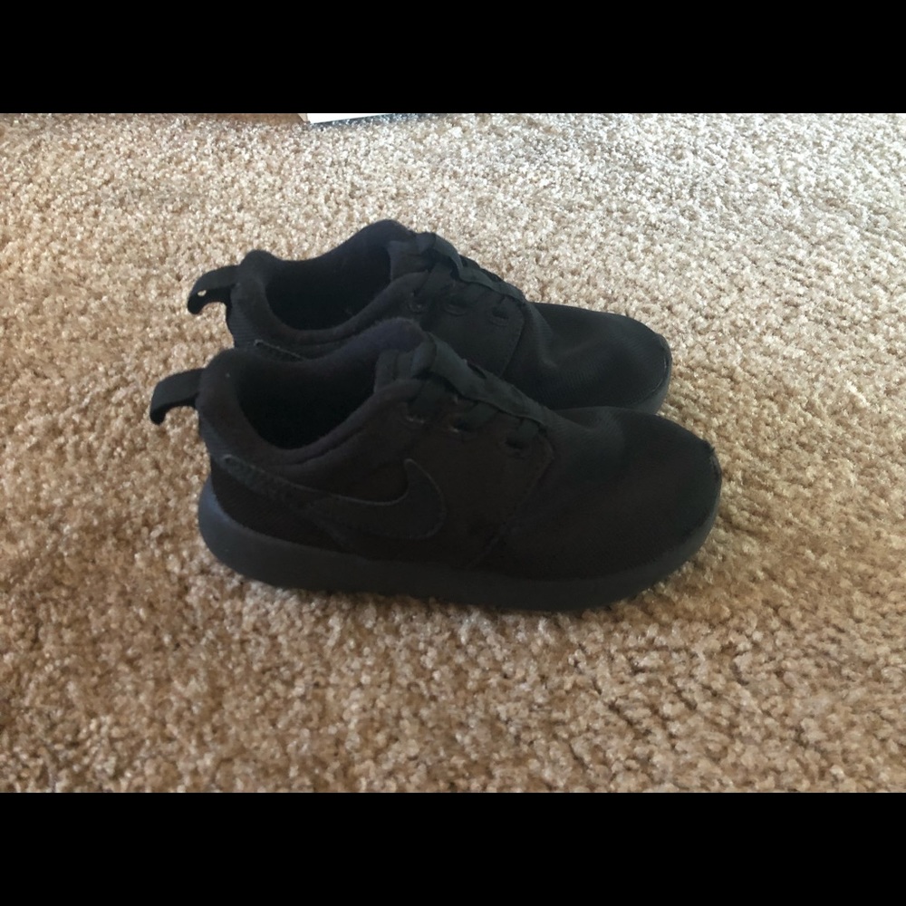 Boys black nike sneakers